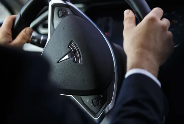 man reveals shows poor build quality of teslas in viral video and internet 8040