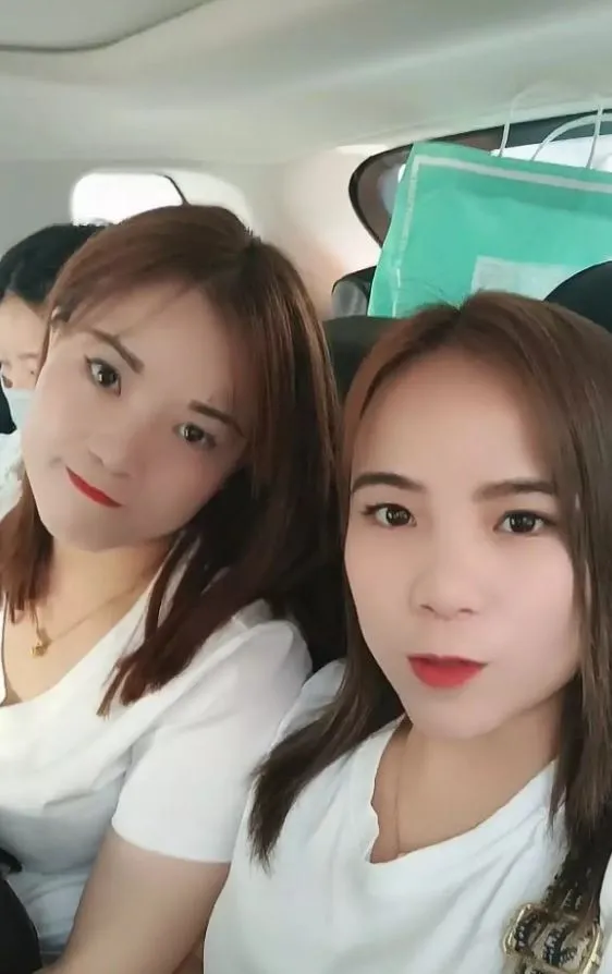 identical twins separated at birth reunite after 30 years 8207