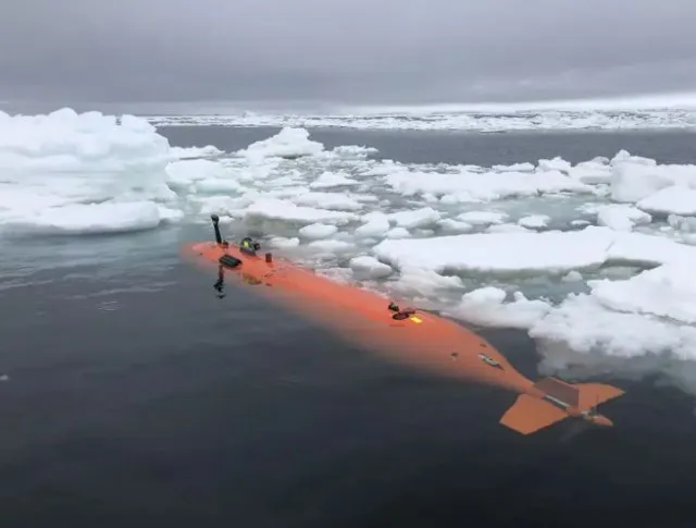 scientists report that the doomsday glacier is barely hanging on, struggl 8166