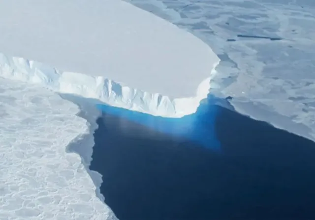 scientists report that the doomsday glacier is barely hanging on, struggl 8169