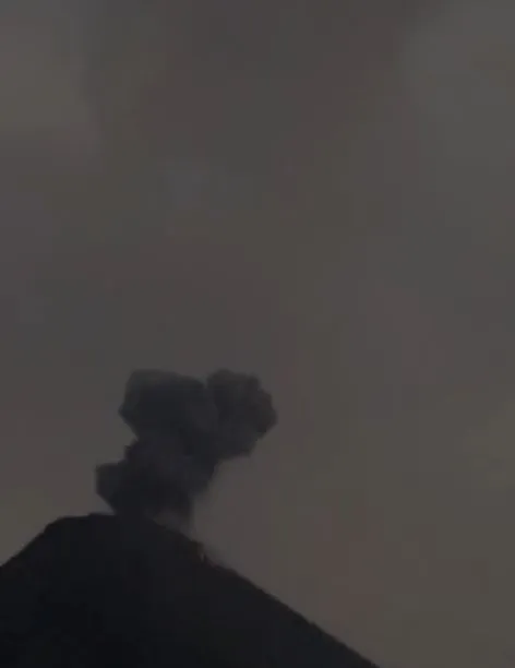 viewers stunned by video capturing the effects of lightning striking active 8391