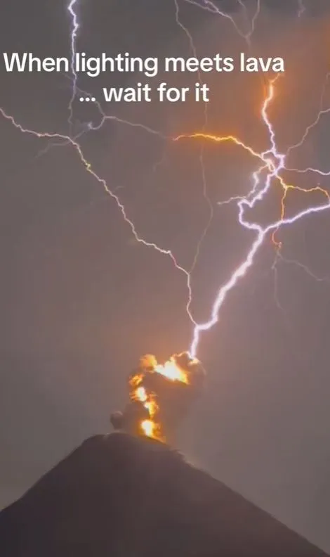 viewers stunned by video capturing the effects of lightning striking active 8389