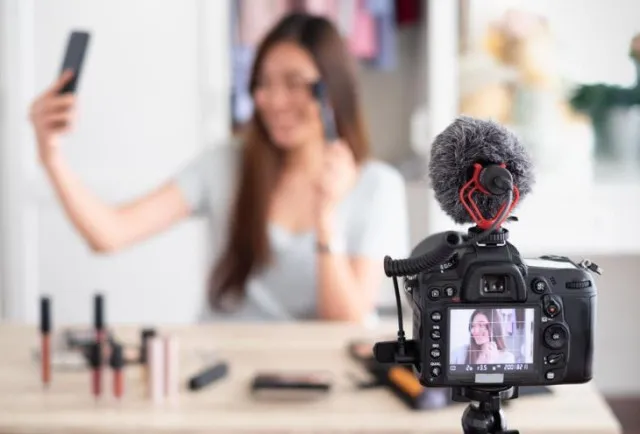 wannabe influencers forced back into real jobs amid mounting debt 8353
