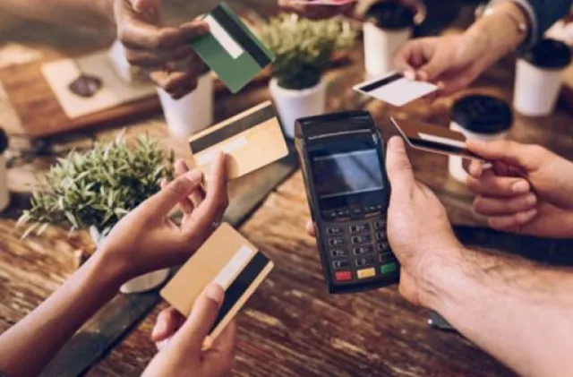 customer sparks debate after leaving gold bitcoin at restaurant without pay 8493