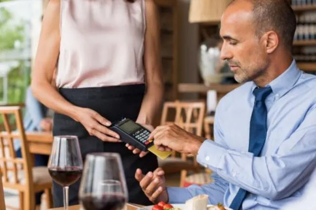 customer sparks debate after leaving gold bitcoin at restaurant without pay 8494