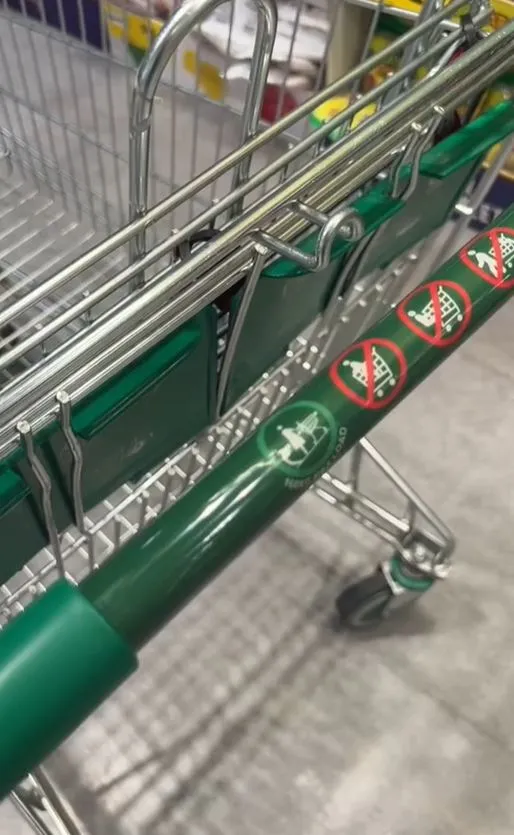 people are just discovering the function of secret trolley hook 8532