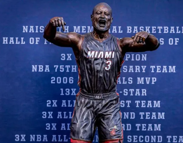 sculptor hits back at criticism ofunrecognizable statue of nba legend sta 8526