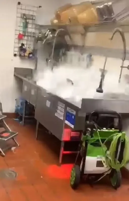 taco bell employee cannonballs into sink on last day 8543