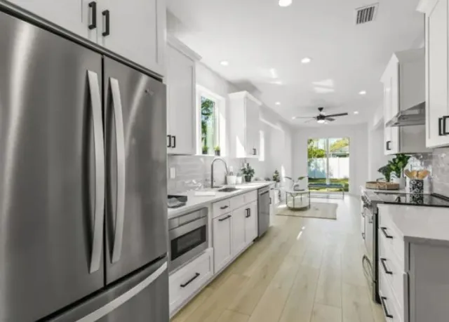 unique 10-foot-wide spite house in florida lists for $619,000 8554
