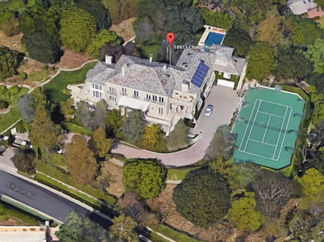 elon musk faces to criticism after buying new estate draws 8587