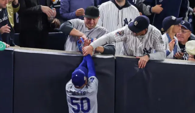 footage of yankees fan trying to steal ball from dodgers player outrages vi 8623