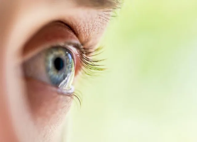 eye doctor explains how to handle deeing floaters 8684