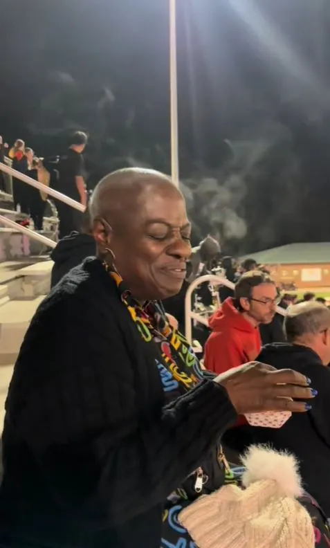 viral video shows woman experiencing menopause hot flat and has people call 8722