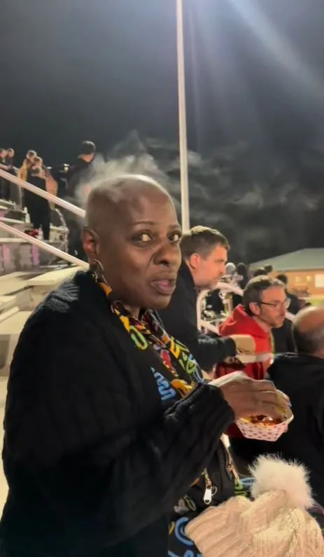 viral video shows woman experiencing menopause hot flat and has people call 8720