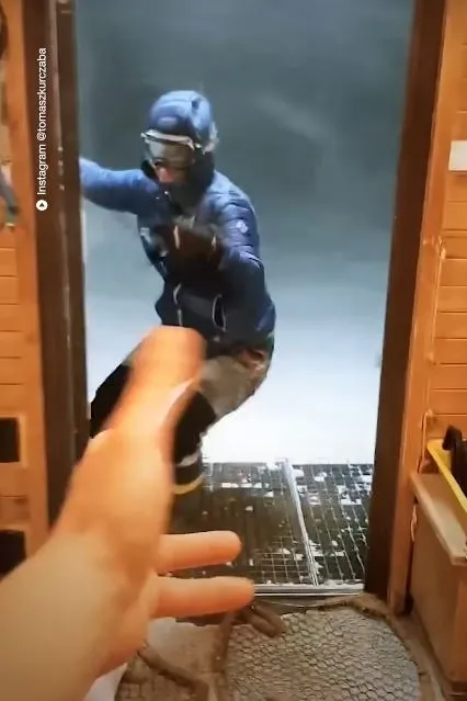 woman battles extreme antarctic winds to close cabin door 8767