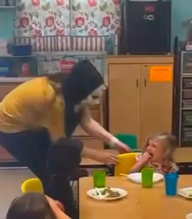 worker fired after scaring toddlers while wearing a halloween mask 8703