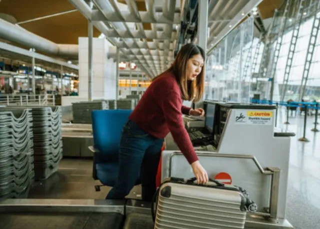 woman sparks debate over tipping airport worker for bag check 8837