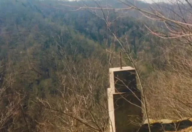 couple left stunned by disturbing detail in mountain photos 8910