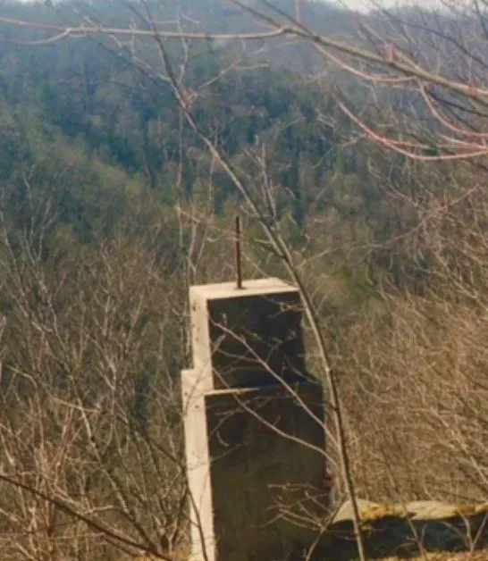 couple left stunned by disturbing detail in mountain photos 8913