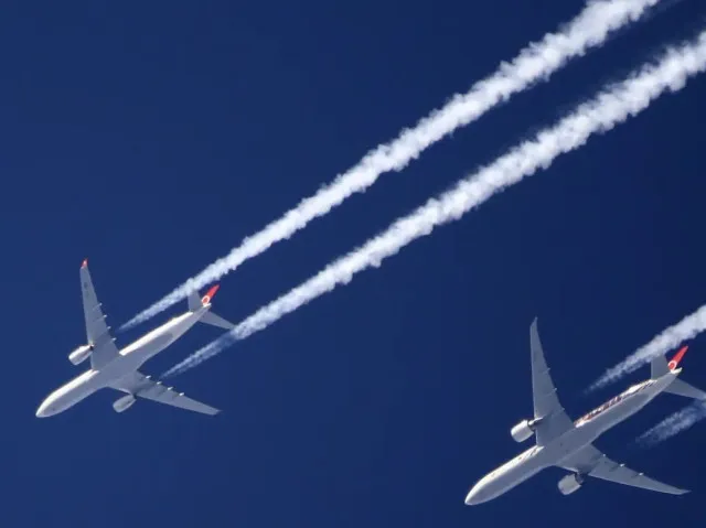 experts reveals the truth behind white streaks in the sky 8989