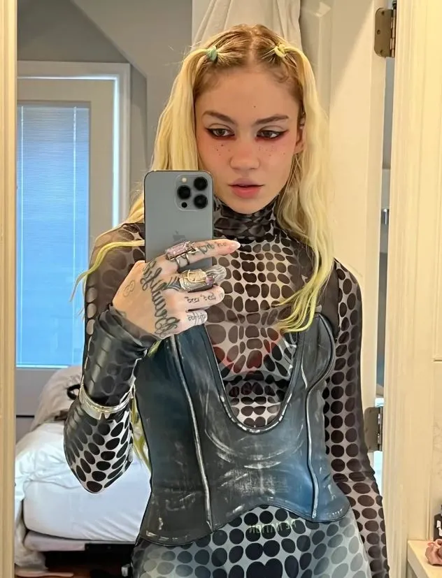 grimes subtly shades ex elon musk over space dreams 9028