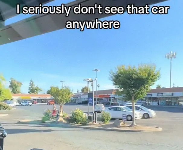 people baffled after man captues ‘glitch in the matrix’ in shop window 9004