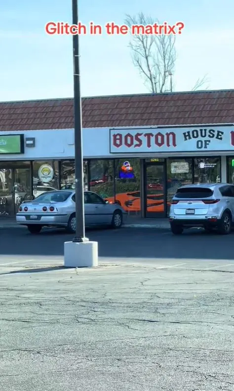 people baffled after man captues ‘glitch in the matrix’ in shop window 9002