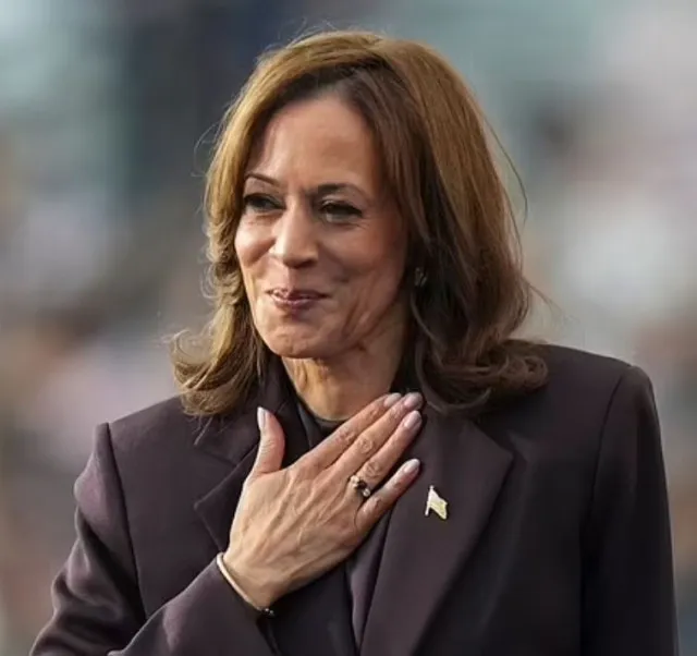 Body Language Expert Breaks Down Kamala Harris' Revealing Tell During ...