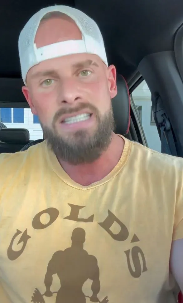 joey swoll slams model sarah caus for inappropriate gym behavior 9258