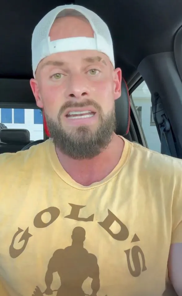 joey swoll slams model sarah caus for inappropriate gym behavior 9259