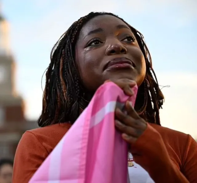 kamala harris consoles tearful supporters after conceding to trump 9176