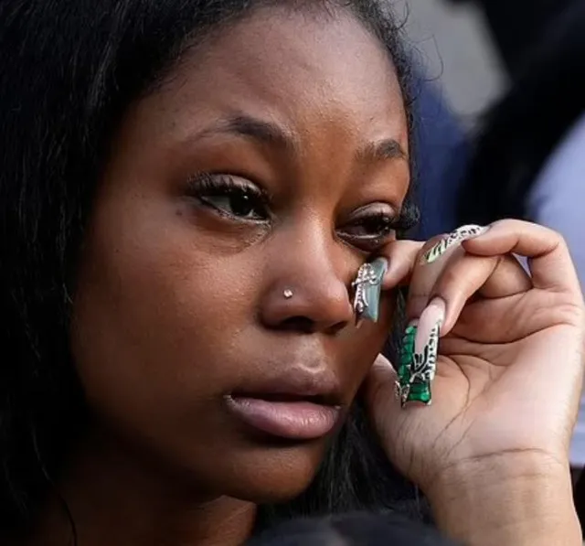 kamala harris consoles tearful supporters after conceding to trump 9174