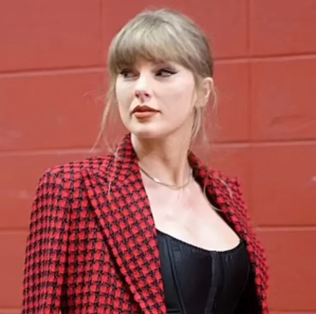 nfl fans accuse taylor swift of influencing referees in chiefs win 9536