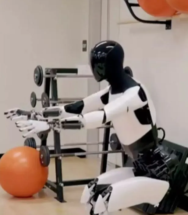 viewers stunned as resla robot optimus can now squat and poach an egg 9643