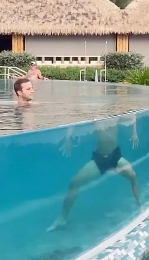 mind-boggling optical illusion shows man’s head separated from his body 9733