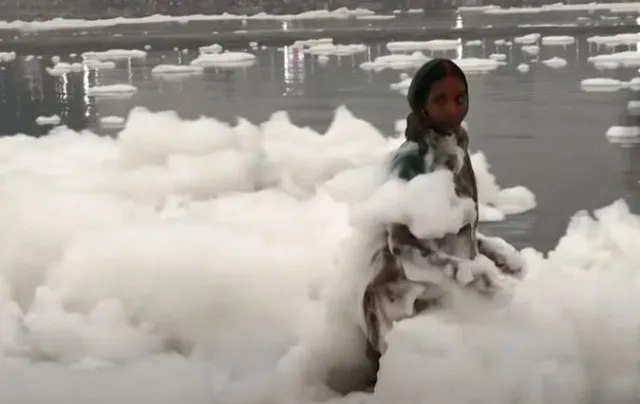 footage shows thousands bathe in toxic foam of ‘holy’ river 9786