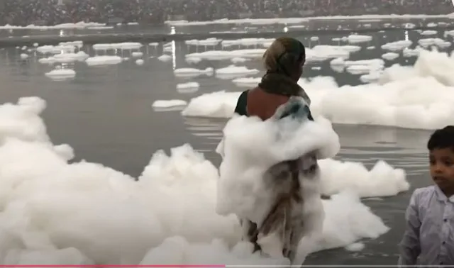 footage shows thousands bathe in toxic foam of ‘holy’ river 9784