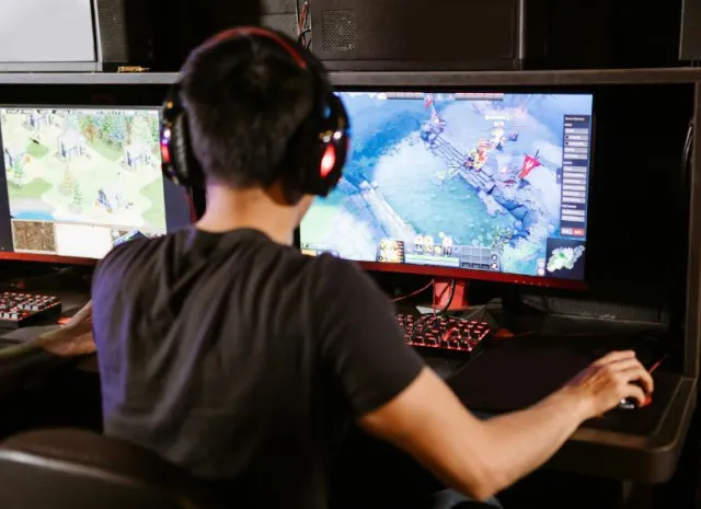 man hospitalized discovers permanent damage after gaming 5 hours daily 9803