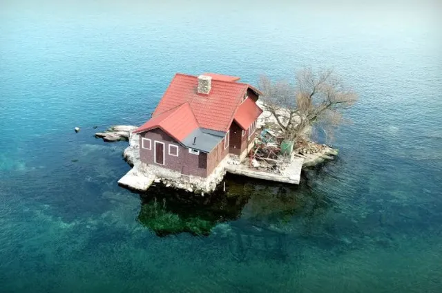 world’s smallest inhabited island spans 3,300 square feet in new york 9887