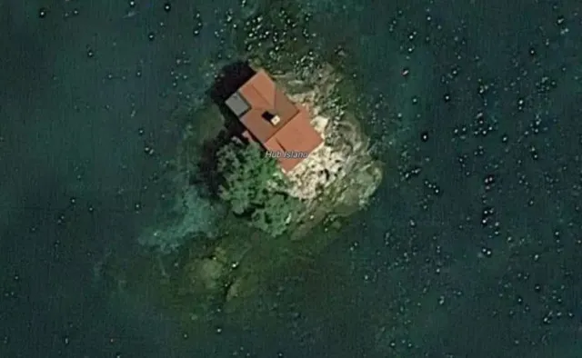 world’s smallest inhabited island spans 3,300 square feet in new york 9888