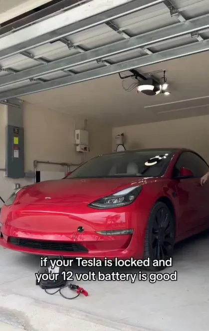 tesla driver reveals solution for when your tesla battery dies completely 9974