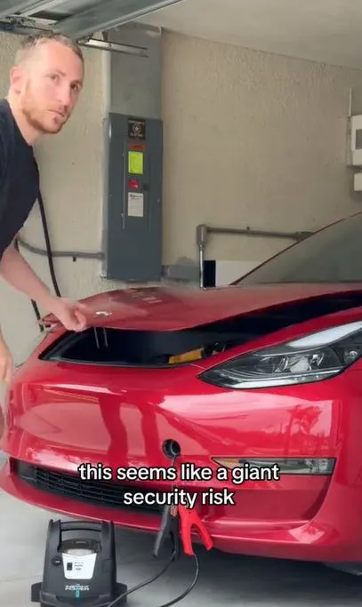 tesla driver reveals solution for when your tesla battery dies completely 9975