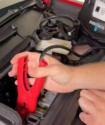 tesla driver reveals solution for when your tesla battery dies completely 9976