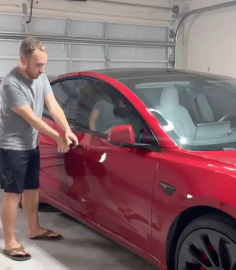 tesla driver reveals solution for when your tesla battery dies completely 9977