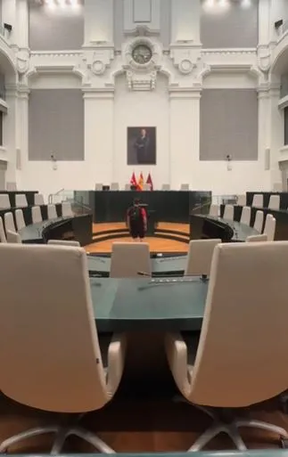 time traveler claims to be last person on earth in 2028 9941