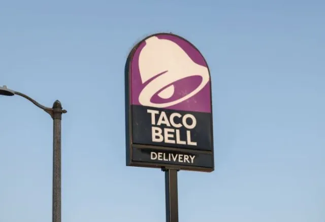 people baffled after discovering the mandela effect mystery at taco bell 10107