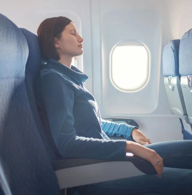 woman sparks debate after refusing to switch plane seats for child’s window 10084