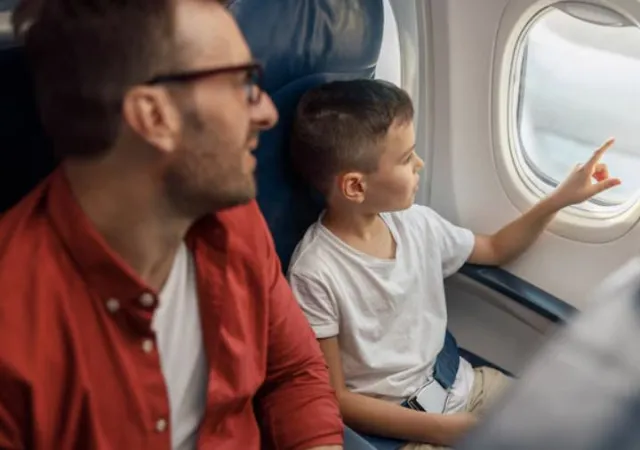 woman sparks debate after refusing to switch plane seats for child’s window 10082