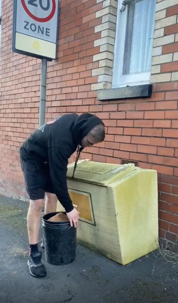 car valet defends himself after being accused of stealing grit salt from 10418