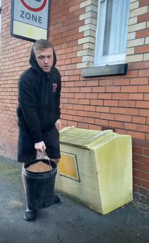 car valet defends himself after being accused of stealing grit salt from 10416